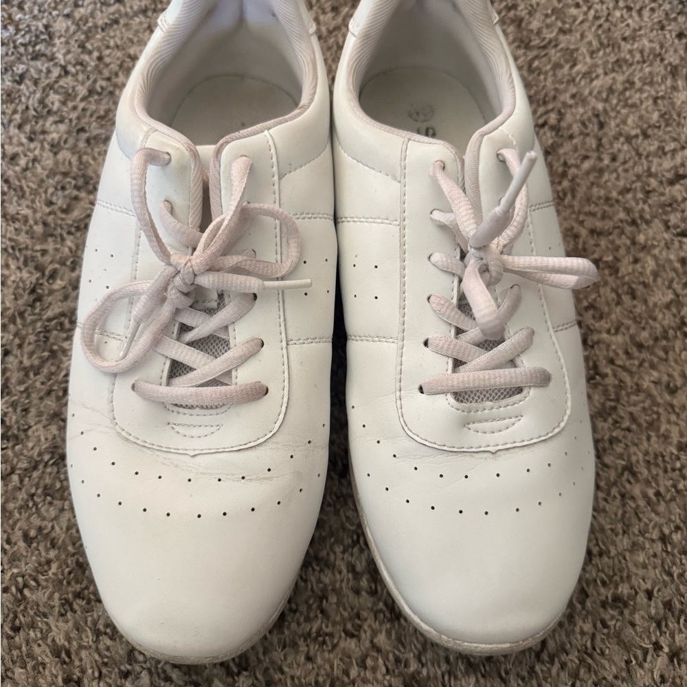 Classic White Women's size 9 EU 40 cheer sideline shoes